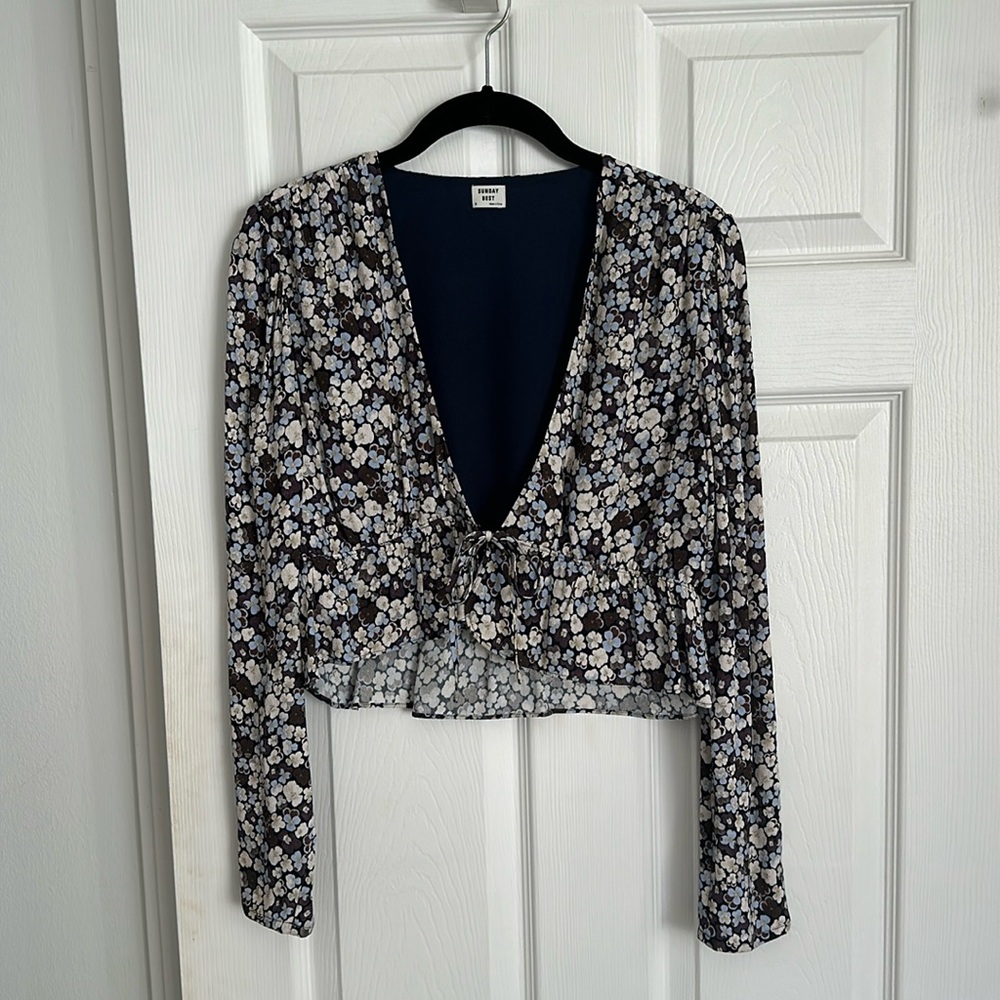 Aritzia long sleeve floral top, size S